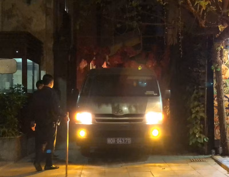 Gần 7 tiếng khám xét tại trụ sở Tập đoàn Tân Hoàng Minh - Hình 3 Gan 7 tieng kham xet tai tru so Tap doan Tan Hoang Minh-Hinh-3