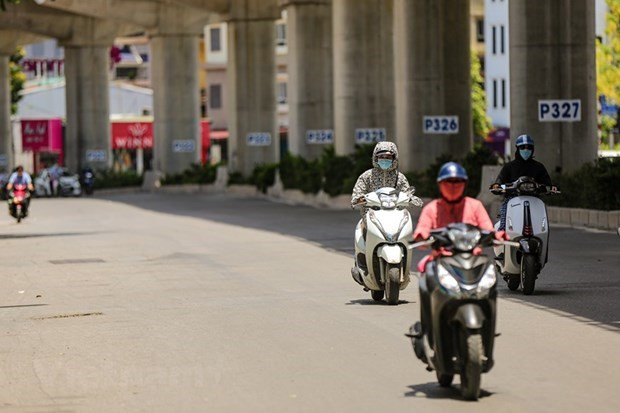 Cac khu vuc tren ca nuoc ngay nang nong, dem co mua rao va dong
