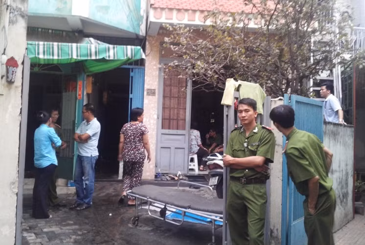 Lực lượng công an tìm kiếm các nạn nhân mất tích