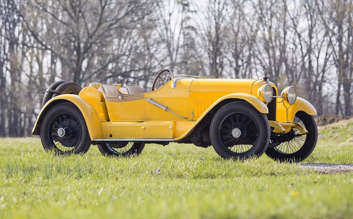 Mercerdes Series 5 Raceabout 1920 được từng được các nhạc sĩ chơi nhạc Jazz vô cùng yêu thích bởi vẻ quyến rũ của nó. Tuy đã cũ, nhưng chiếc xe vẫn được định giá lên tới 400.000 USD.