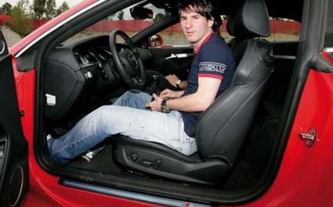 Audi Q7 với động cơ sản sinh công suất 440 mã lực của siêu sao Barca mạnh mẽ và cá tính.