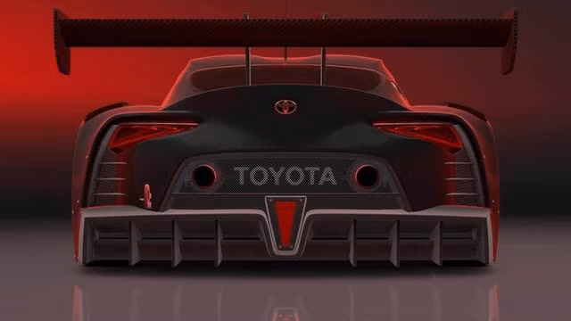 Đuôi xe bè ngang, bề mặt phẳng với cánh gió cỡ lớn nhằm gia tăng tốc độ cho xe.