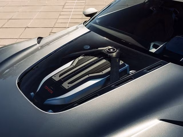 Hãng thiết kế dự kiến Toyota FT-1 Graphite Concept sẽ được trang bị động cơ tăng áp turbo 4 xi-lanh 2.0 lít hoặc hệ truyền động hybrid gồm động cơ V6 2.5 lít đi kèm với mô-tơ điện.