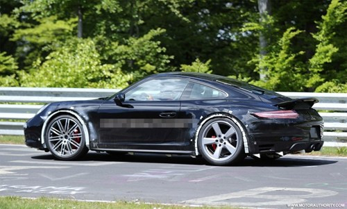 Porsche 911 Carrera GTS 2015 được phát triển dựa trên thành công của người anh em Carrera S cùng nhiều nâng cấp cải tiến mới mạnh mẽ hơn so với phiên bản cũ. Dự kiến xe sẽ lần đầu xuất hiện tại triển lãm Paris năm nay.
