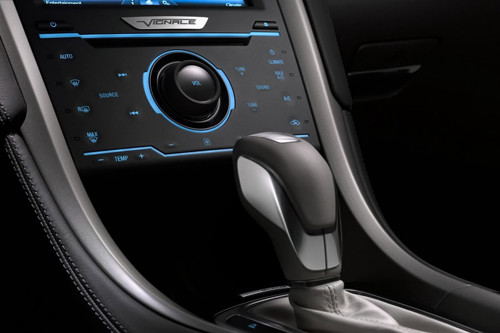 Bảng điều khiển với nhiều tiện ích đặc biệt dành cho người dùng như: màn hình hiển thị 7 inch, hệ thống giải trí MyFord Touch...