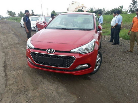 Mức giá mà hãng Hyundai đưa ra cho i20 tại Ấn Độ là 5,95 lakhs RS (tương đương với 204 ,7 triệu đồng). Hiện các công ty nhập khẩu ô tô Việt Nam cũng đang có những động thái nhằm đưa dòng xe này về bán tại thị trường nội địa.