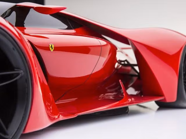 Xe trang bị động cơ V8 twin-turbo sinh ra công suất 900 mã lực kết hợp với hệ thống trợ lực KERS sinh ra 300 mã lực giúp xe tăng tốc từ 0-100 km/h trong 2 giây và đạt tốc độ tối đa 498 km/h, phá vỡ kỉ lục hiện tại của siêu xe Bugatti.