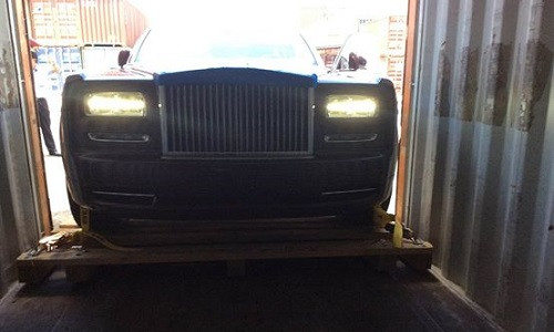 Chiếc Rolls-Royce Phantom Series II EWB đang trên đường từ Anh về Việt Nam.