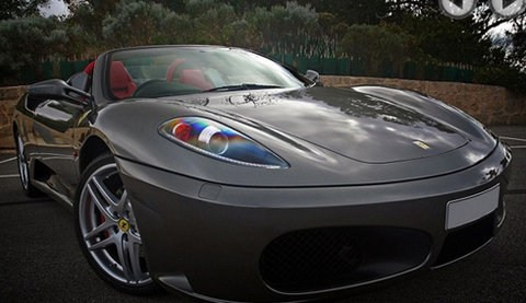 Chiếc Ferrari Spyder hàng hiếm thuộc quyền sở hữu của Messi. Đây là một trong những siêu xe đắt giá nhất của anh.