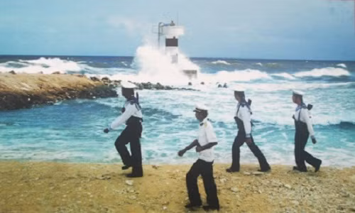 Lực lượng Hải quân Việt Nam tuần tra, canh giữ biển đảo quê hương.