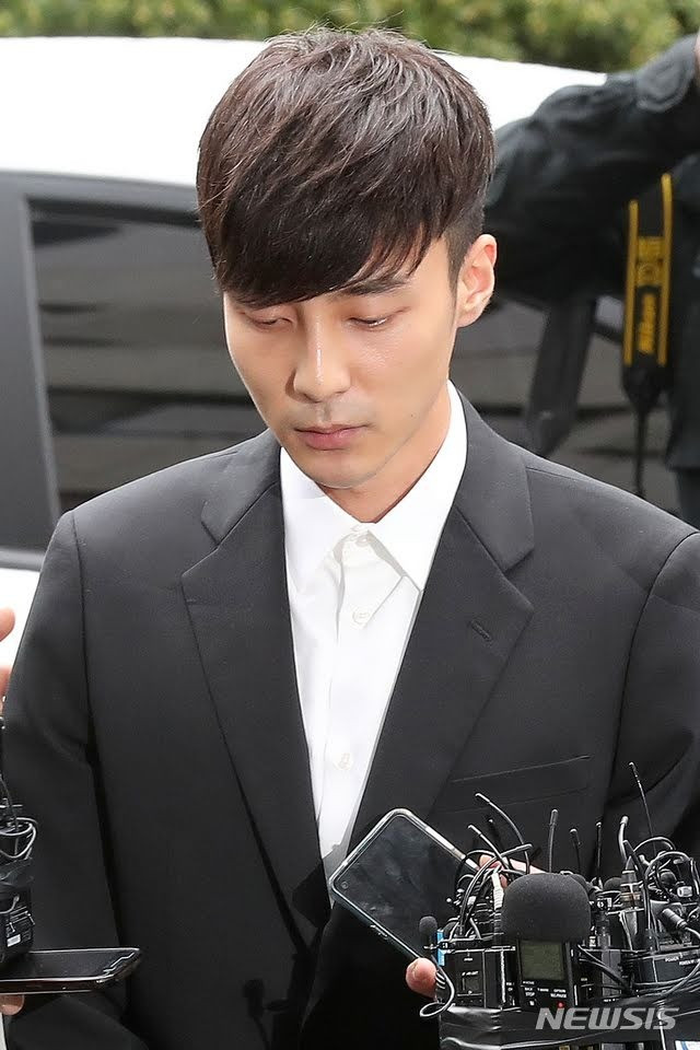 Nhung sao Han trong be boi nhom chat tinh duc gio ra sao?-Hinh-6