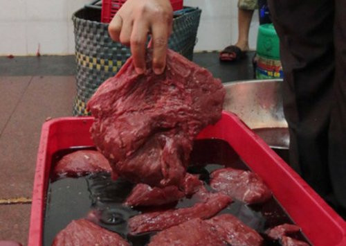 Mách chị em bí quyết khiến thịt cá "tắm" hóa chất "lộ nguyên hình" - Hình 3 Mach chi em bi quyet khien thit ca