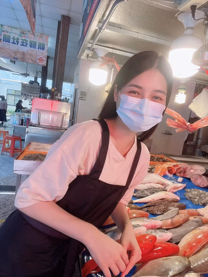 Hot girl ban ca o Dai Loan bi chi trich vi khong tham gia chong dich-Hinh-3