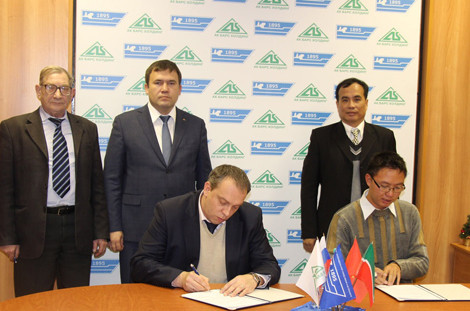 Lễ ký biên bản hoàn thành giai đoạn một đóng tàu Gepard 3.9 thứ 3 cho Việt Nam.