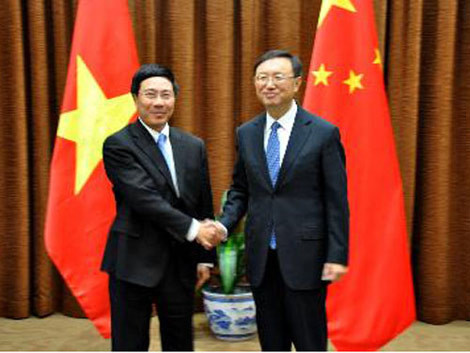 Bộ trưởng Ngoại giao Phạm Bình Minh gặp gỡ ông Dương Khiết Trì năm 2012 (khi đó ông này giữ chức Bộ trưởng Ngoại giao).