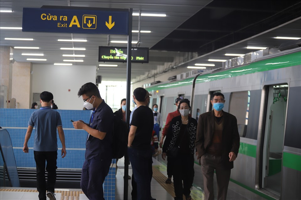 Ngay dau tien duong sat Cat Linh - Ha Dong chinh thuc thu phi-Hinh-11