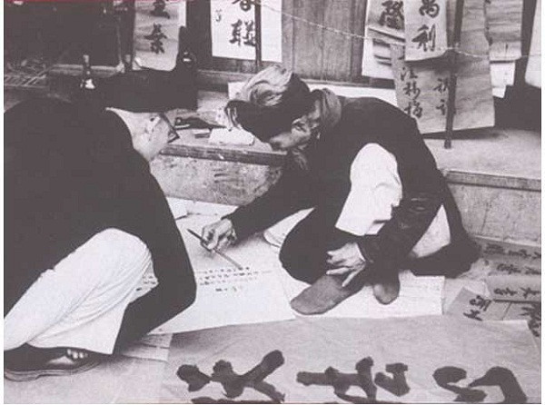 Ở Hà Nội xưa, Hàng Bồ được biết đến là con phố có nhiều ông đồ hoạt động vào ngày Tết.