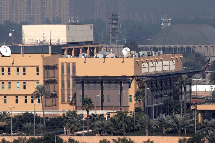 3 qua roc-ket roi gan Dai su quan My o thu do Baghdad