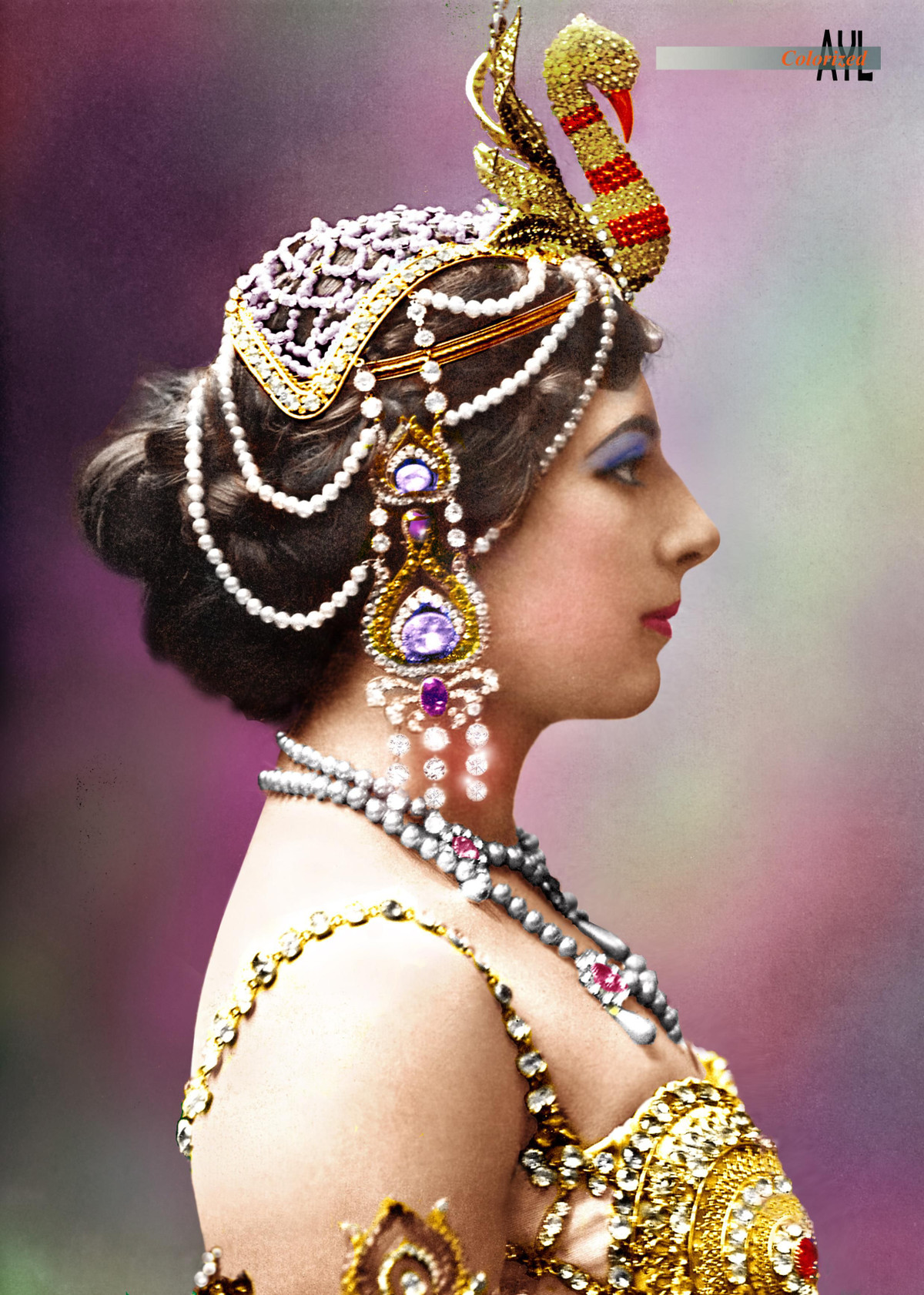Mata Hari bị xử bắn vào ngày 15/10/1917, ở độ tuổi 41. Nữ điệp viên huyền thoại này đã từ chối đeo khăn bịt mắt trong những giây phút cuối cùng của đời mình.