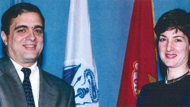 Cùng thời gian đó, bà Ana Montes bắt đầu làm việc tại DIA - nơi phụ trách xử lý những bí mật quân sự Mỹ. Trong quãng thời gian làm việc tại đó, sự nghiệp của bà thăng tiến rất nhanh và vào năm 1977, bà được trao giấy chứng nhận danh dự.