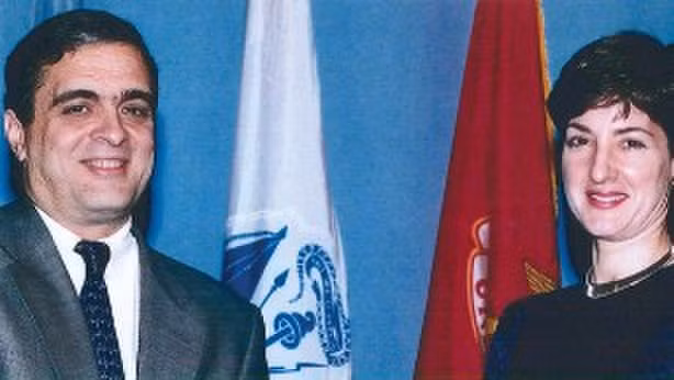 Cùng thời gian đó, bà Ana Montes bắt đầu làm việc tại DIA - nơi phụ trách xử lý những bí mật quân sự Mỹ. Trong quãng thời gian làm việc tại đó, sự nghiệp của bà thăng tiến rất nhanh và vào năm 1977, bà được trao giấy chứng nhận danh dự.