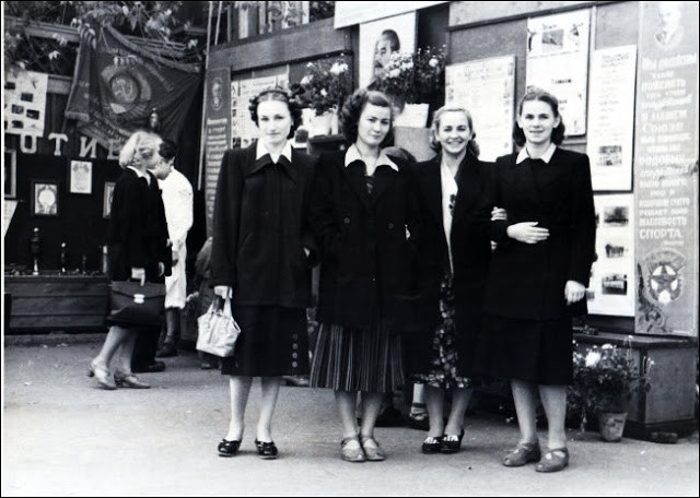 Nét thanh lịch của các phụ nữ công sở Liên Xô.