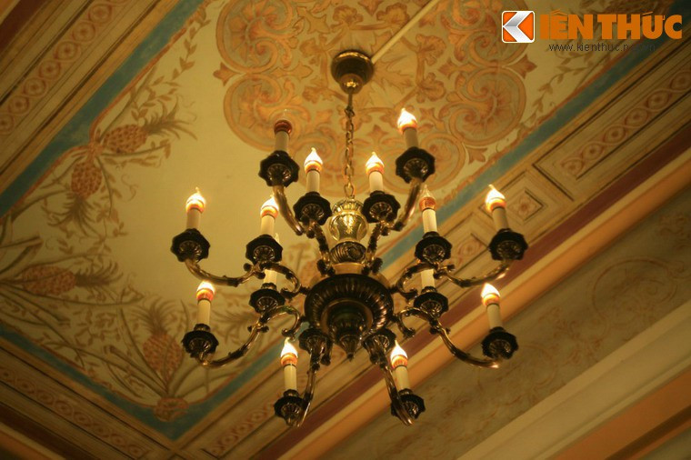 Tương truyền, khi công tử Bạc Liêu qua đời năm 1973 thì khối tài sản khổng lồ của gia đình ông đã cạn kiệt do tiêu xài vô độ một thời gian dài. Các con cháu của ông rơi vào cảnh nghèo khó và li tán nhiều nơi. Dinh thự của Công tử Bạc Liêu đã đổi chủ và ngày nay trở thành khách sạn kiêm điểm tham quan phục vụ khách du lịch.