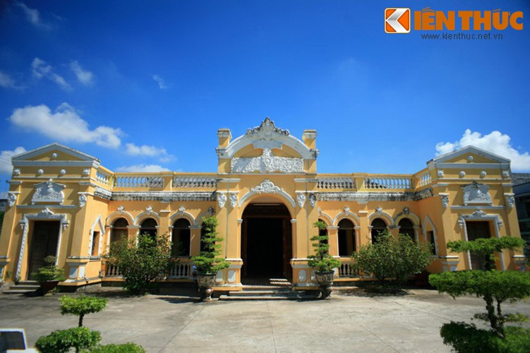 3. Nằm ở phường I của thị xã Gò Công, tỉnh Tiền Giang, nhà Đốc phủ Hải (Đốc phủ sứ Nguyễn Văn Hải) là một trong những ngôi nhà địa chủ tiêu biểu nhất ở đồng bằng sông Cửu Long nói chung và Tiền Giang nói riêng còn được gìn giữ cho đến nay.