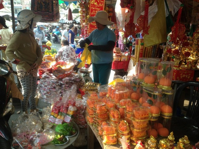 Lệ vật cúng ông Táo cũng bán rất chạy.