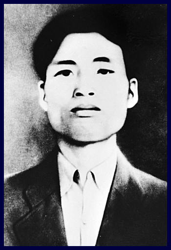 7. Nguyễn Văn Cừ (Nhâm Tý, 1912 - 1941) là liệt sĩ cách mạng, nguyên Tổng Bí thư Đảng Cộng sản Đông Dương. Ông bị thực dân Pháp bắt và xử bắn ngày 28/8/1941. Tại pháp trường, ông đã kiên quyết xé tấm băng đen bịt mắt và hô lớn: “Cách mạng Đông Dương thành công muôn năm” rồi gục ngã xuống trước làn đạn địch.