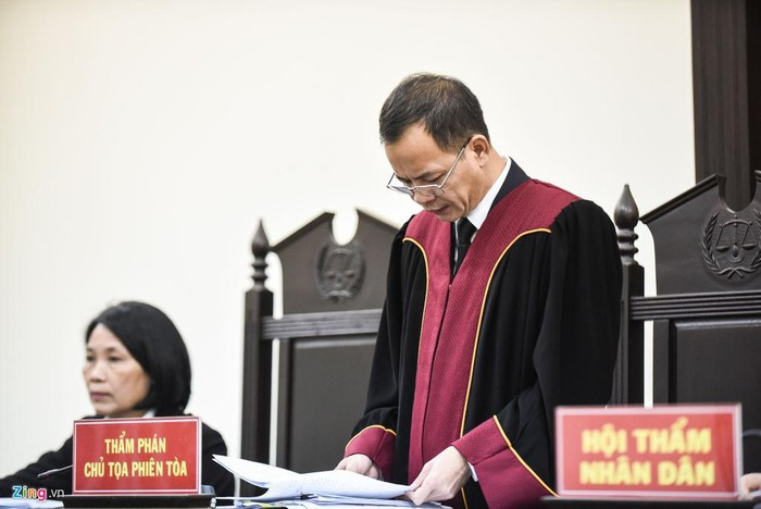 Sau khi nghị án, TAND quận Nam Từ Liêm tuyên phạt bị cáo Nguyễn Thị Vững 7 năm tù về các tội Vu khống và Tàng trữ trái phép chất ma túy, Nguyễn Thị Vân lĩnh 6 năm 6 tháng tù cùng 2 tội danh trên.