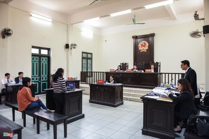 Trong phần xét hỏi của HĐXX, 2 bị cáo liên tục phủ nhận lời khai của nhau.