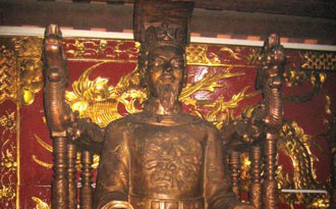 Trần Minh Tông (Canh Tý, 1300-1357) là vua thứ 5 nhà Trần. Ông lên ngôi khi mới 14 tuổi. Triều đại ông cũng tốt đẹp về văn hóa, chính trị, tôn giáo. Về nông nghiệp cũng phát triển thuận lợi, qua chính sách kêu gọi các vương hầu trả lại ruộng tư hữu đã lấn chiếm, giúp nông dân có ruộng cày.