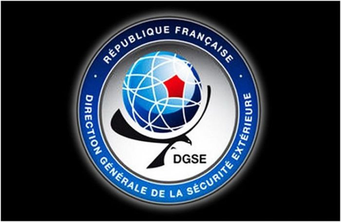 DGSE chính thức thành lập vào năm 1982, là cơ quan tình báo của chính phủ Pháp đảm nhiệm các sứ mệnh bên ngoài lãnh thổ nước Pháp. Năm 1985, tổ chức này được giao sứ mệnh bảo vệ quyền thử hạt nhân của Pháp tại Thái Bình Dương trước sự phản đối dữ dội của nhiều tổ chức.