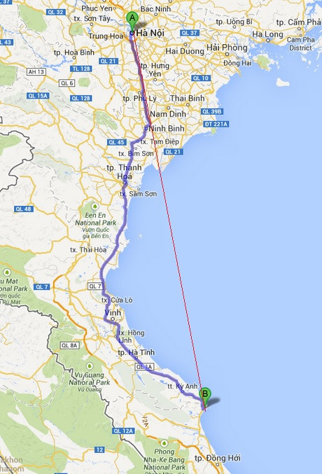 Theo Quốc lộ 1A, khoảng cách Hà Nội - Vũng Chùa là khoảng 450 km (theo Google Map - đường màu tím). Thời gian bay Hà Nội - Đồng Hới là 1 tiếng 30 phút (đường màu đỏ).
