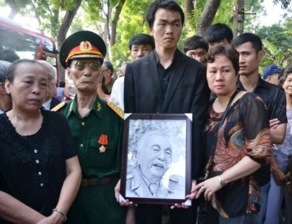 Việc đưa linh cữu Đại tướng Võ Nguyên Giáp từ Hà Nội đến Vũng Chùa, Quảng Bình cần khoảng 5 tiếng. Ảnh: Thanh Niên