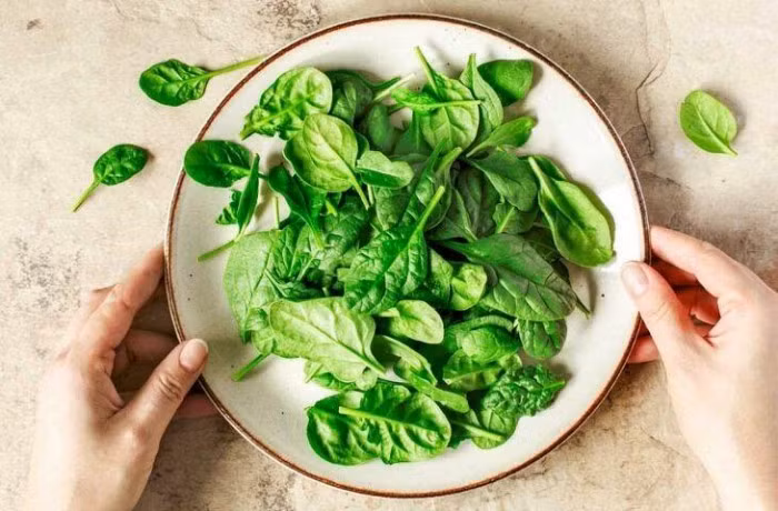 Thieu mau lay ngay 2 loai rau nay xao, da hong, mat sang