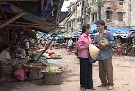 Trở thành kẻ ăn cắp vặt, có những lúc cuộc sống của Núi rơi vào vực thẳm. Dù cố gắng tìm đường hoàn lương nhưng rốt cuộc chàng trai lương thiện đành bất lực, ngày một lún sâu vào tội lỗi. Trong phim, hình ảnh Núi không có tiền, phải bế con nhỏ đi ăn trộm bị người dân phát hiện đuổi đánh khiến nhiều người không khỏi rơi nước mắt.