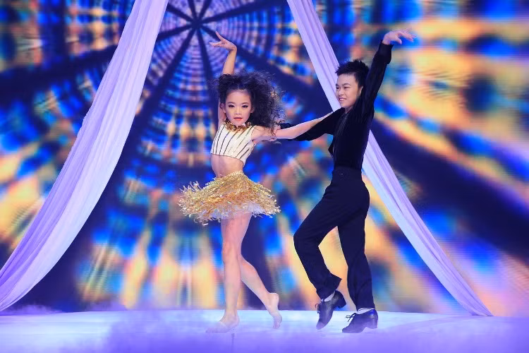 Tiết mục của Linh Hoa. (Ảnh: Lý Võ Phú Hưng)