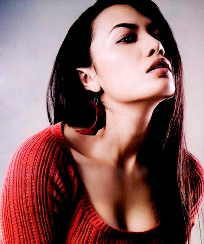 Ca sĩ - diễn viên Tinna Tình cũng phải thốt lên bùa ngải là chuyện khó tin trừ phi chính mình trải qua. Trong thời gian chuẩn bị bấm máy bộ phim "Để mai tính" Tinna Tình cũng lâm vào tình cảnh suy nhược trầm trọng đến mức đạo diễn phải cắt vai của cô vì không đảm bảo sức khỏe. Sau đó, cô phải cậy nhờ thầy phá bỏ bùa yểm mới thoát nạn.