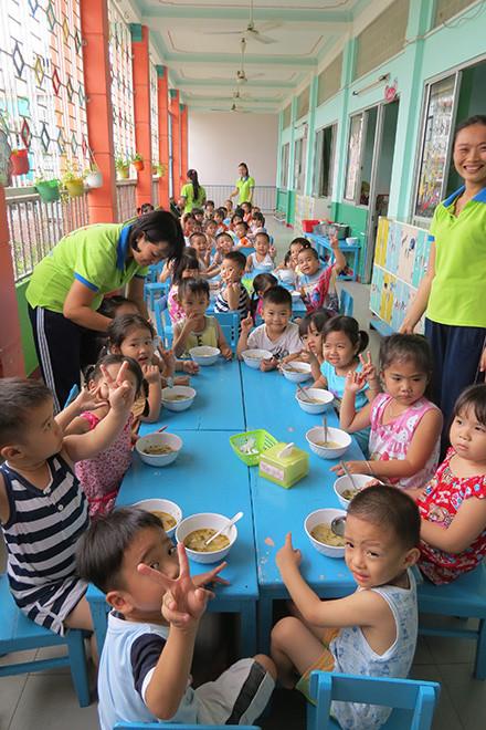 Trường mầm non Mai Ka (Q.7, TPHCM) là một trong những trường hiếm hoi nhận giữ trẻ ngoài giờ.