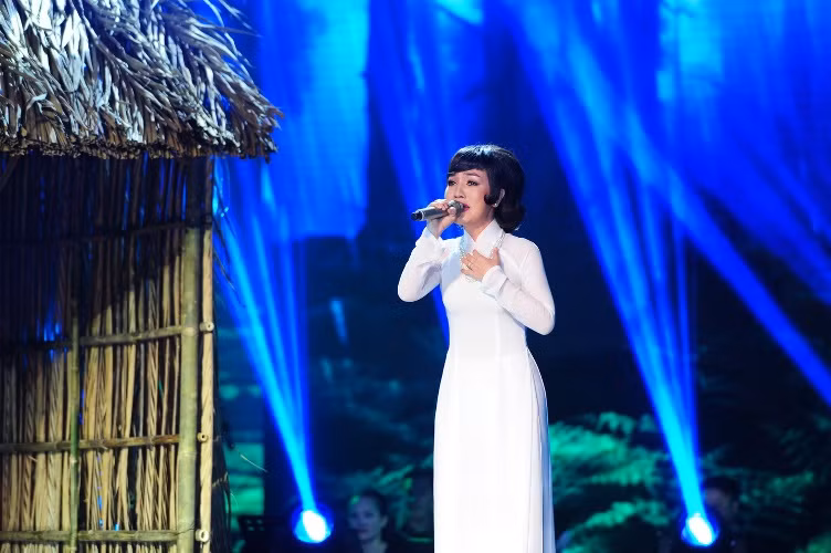 Hà Vân tiếp tục làm say lòng người với ca khúc "Mưa rừng".