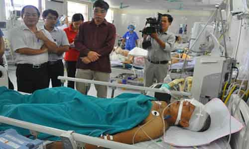 Anh Nguyễn Ngọc Tân khi đang điều trị tại BV Đa khoa tỉnh Lào Cai. (Ảnh: Tri thức)