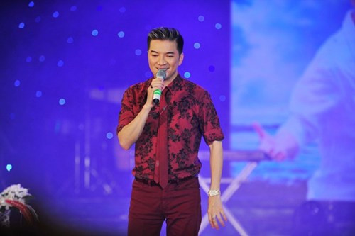 Trong dịp này, Đàm Vĩnh Hưng cũng không quên giới thiệu tới khán giả bộ phim hành động “Hiệp sĩ mù” của đạo diễn Lưu Huỳnh, do chính anh làm giám đốc sản xuất. Nam ca sĩ tiết lộ, ngày 26/9 tới bộ phim sẽ được công chiếu trên 60 cụm rạp trên toàn quốc.