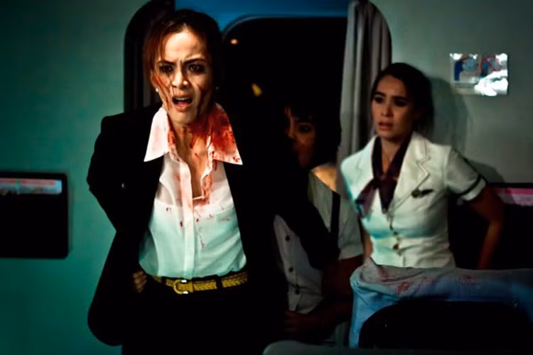 Bộ phim là hành trình đáng sợ của nữ tiếp viên New và 8 hành khách trên chuyến bay bị nguyền rủa bởi hồn ma người đã chết. Phim được đạo diễn Isara Nadee và biên kịch Komesiri lấy tư liệu từ những vụ tai nạn của ngành Hàng không Thái Lan.