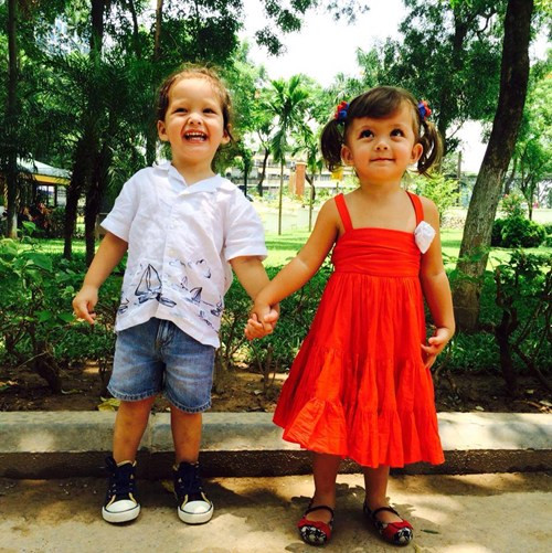 Trong lần ra Hà Nội biểu diễn, nữ ca sĩ mang con đi cùng và dành thời gian cho Tôm và Tép đi chơi công viên.