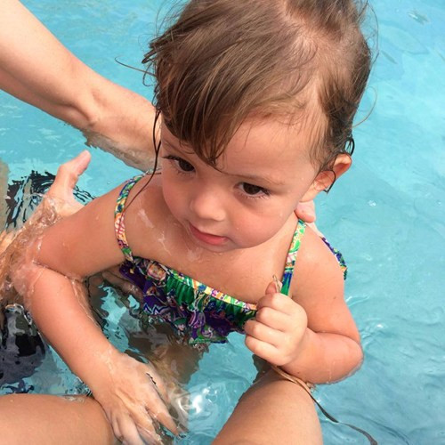 ... và khoái chí khi được tắm trong làn nước mát.