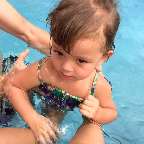 ... và khoái chí khi được tắm trong làn nước mát.