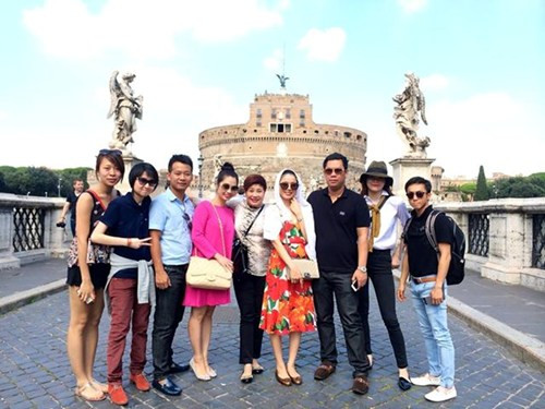 Cả đoàn cùng nhau tham quan những cảnh đẹp tại Anh và tận hưởng những giây phút thư giãn sau khi kết thúc chuyến lưu diễn.