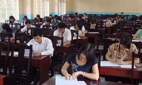 Trong kỳ thi tuyển công chức năm 2014 của TP Hà Nội có hơn 200 thí sinh thi bị lập biên bản vì vi phạm quy chế.